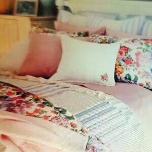 Vintage Ralph Lauren Allison Floral Standard Ruffled Pillowcases (4)